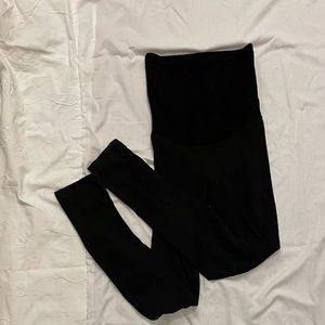 Motherhood Maternity leggings with kangaroo pouch!